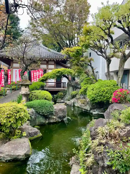 東光寺別院桜ヶ池不動院の{uncategorized: "未分類", other: "その他", undefined: "問題あり", building: "その他建物", grave: "お墓", sacred_gate: "鳥居", guardian: "狛犬", statue: "像", buddha: "仏像", history: "歴史", nature: "自然", garden: "庭園", animal: "動物", pagoda: "塔", temizu: "手水舎", mountain_gate: "山門・神門", sanctuary: "本殿・本堂", subordinate: "末社・摂社", art: "芸術", scenery: "景色", jizo: "地蔵", ema: "絵馬", goshuin: "御朱印", omikuji: "おみくじ", items: "授与品その他", amulet: "お守り", goshuincho: "御朱印帳", eats: "食事", festival: "お祭り", votive_dance: "神楽", shichigosan: "七五三参", wedding: "結婚式", experience: "体験その他", initially: "初詣", around: "周辺", anti_infection: "感染症対策"}