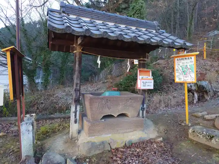 白鳥神社の手水舎