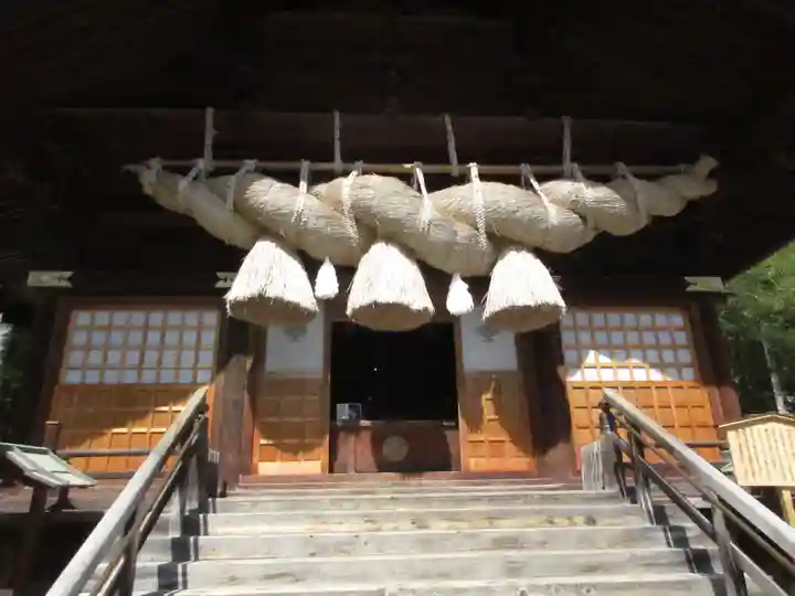 諏訪大社下社秋宮の本殿・本堂