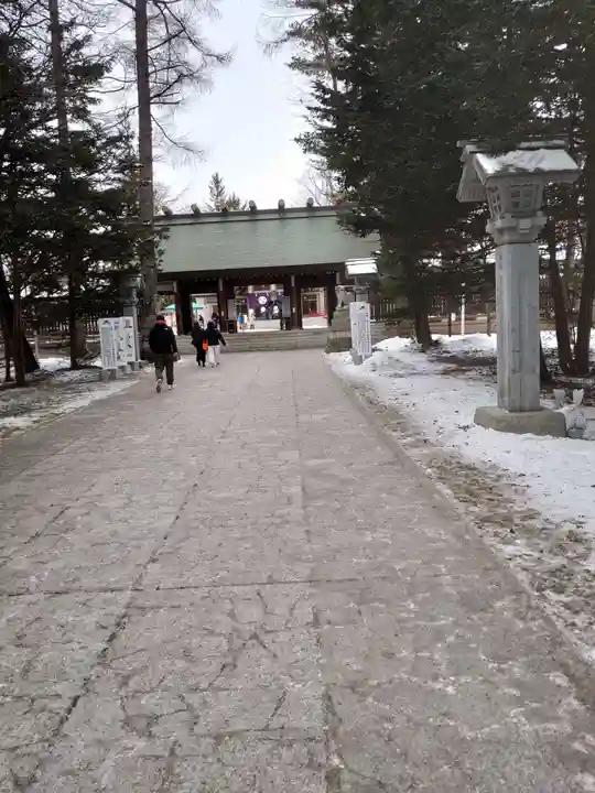 帯廣神社の山門・神門