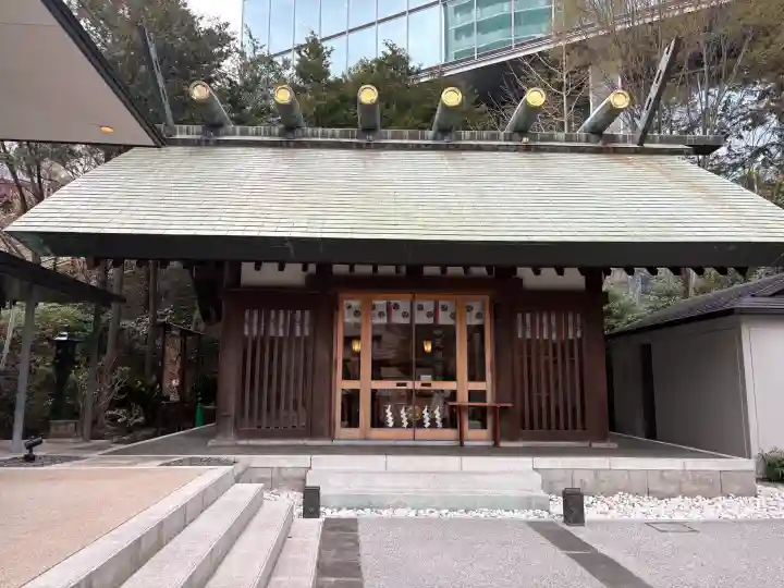 六本木天祖神社の{uncategorized: "未分類", other: "その他", undefined: "問題あり", building: "その他建物", grave: "お墓", sacred_gate: "鳥居", guardian: "狛犬", statue: "像", buddha: "仏像", history: "歴史", nature: "自然", garden: "庭園", animal: "動物", pagoda: "塔", temizu: "手水舎", mountain_gate: "山門・神門", sanctuary: "本殿・本堂", subordinate: "末社・摂社", art: "芸術", scenery: "景色", jizo: "地蔵", ema: "絵馬", goshuin: "御朱印", omikuji: "おみくじ", items: "授与品その他", amulet: "お守り", goshuincho: "御朱印帳", eats: "食事", festival: "お祭り", votive_dance: "神楽", shichigosan: "七五三参", wedding: "結婚式", experience: "体験その他", initially: "初詣", around: "周辺", anti_infection: "感染症対策"}