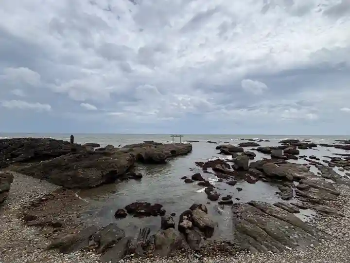 大洗磯前神社の{uncategorized: "未分類", other: "その他", undefined: "問題あり", building: "その他建物", grave: "お墓", sacred_gate: "鳥居", guardian: "狛犬", statue: "像", buddha: "仏像", history: "歴史", nature: "自然", garden: "庭園", animal: "動物", pagoda: "塔", temizu: "手水舎", mountain_gate: "山門・神門", sanctuary: "本殿・本堂", subordinate: "末社・摂社", art: "芸術", scenery: "景色", jizo: "地蔵", ema: "絵馬", goshuin: "御朱印", omikuji: "おみくじ", items: "授与品その他", amulet: "お守り", goshuincho: "御朱印帳", eats: "食事", festival: "お祭り", votive_dance: "神楽", shichigosan: "七五三参", wedding: "結婚式", experience: "体験その他", initially: "初詣", around: "周辺", anti_infection: "感染症対策"}