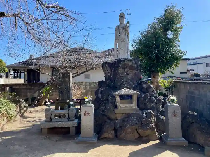 同聚院の{uncategorized: "未分類", other: "その他", undefined: "問題あり", building: "その他建物", grave: "お墓", sacred_gate: "鳥居", guardian: "狛犬", statue: "像", buddha: "仏像", history: "歴史", nature: "自然", garden: "庭園", animal: "動物", pagoda: "塔", temizu: "手水舎", mountain_gate: "山門・神門", sanctuary: "本殿・本堂", subordinate: "末社・摂社", art: "芸術", scenery: "景色", jizo: "地蔵", ema: "絵馬", goshuin: "御朱印", omikuji: "おみくじ", items: "授与品その他", amulet: "お守り", goshuincho: "御朱印帳", eats: "食事", festival: "お祭り", votive_dance: "神楽", shichigosan: "七五三参", wedding: "結婚式", experience: "体験その他", initially: "初詣", around: "周辺", anti_infection: "感染症対策"}