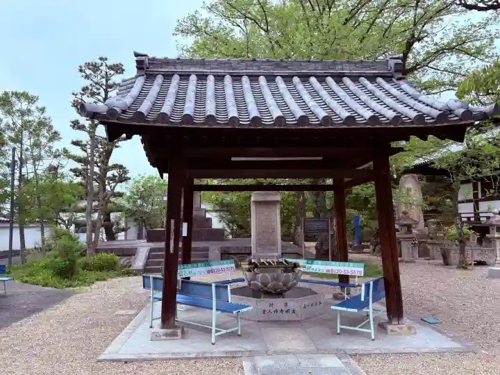 道明寺の{uncategorized: "未分類", other: "その他", undefined: "問題あり", building: "その他建物", grave: "お墓", sacred_gate: "鳥居", guardian: "狛犬", statue: "像", buddha: "仏像", history: "歴史", nature: "自然", garden: "庭園", animal: "動物", pagoda: "塔", temizu: "手水舎", mountain_gate: "山門・神門", sanctuary: "本殿・本堂", subordinate: "末社・摂社", art: "芸術", scenery: "景色", jizo: "地蔵", ema: "絵馬", goshuin: "御朱印", omikuji: "おみくじ", items: "授与品その他", amulet: "お守り", goshuincho: "御朱印帳", eats: "食事", festival: "お祭り", votive_dance: "神楽", shichigosan: "七五三参", wedding: "結婚式", experience: "体験その他", initially: "初詣", around: "周辺", anti_infection: "感染症対策"}