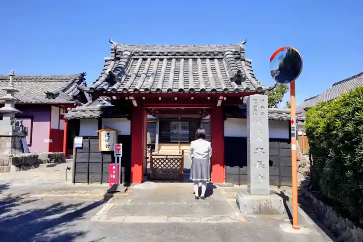 専長寺の{uncategorized: "未分類", other: "その他", undefined: "問題あり", building: "その他建物", grave: "お墓", sacred_gate: "鳥居", guardian: "狛犬", statue: "像", buddha: "仏像", history: "歴史", nature: "自然", garden: "庭園", animal: "動物", pagoda: "塔", temizu: "手水舎", mountain_gate: "山門・神門", sanctuary: "本殿・本堂", subordinate: "末社・摂社", art: "芸術", scenery: "景色", jizo: "地蔵", ema: "絵馬", goshuin: "御朱印", omikuji: "おみくじ", items: "授与品その他", amulet: "お守り", goshuincho: "御朱印帳", eats: "食事", festival: "お祭り", votive_dance: "神楽", shichigosan: "七五三参", wedding: "結婚式", experience: "体験その他", initially: "初詣", around: "周辺", anti_infection: "感染症対策"}