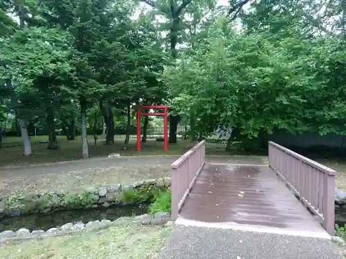 サケ神社（サケの慰霊塔）のその他建物