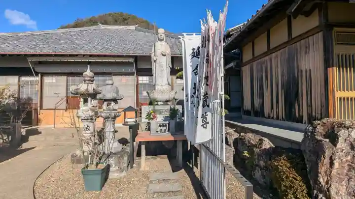 智照院の{uncategorized: "未分類", other: "その他", undefined: "問題あり", building: "その他建物", grave: "お墓", sacred_gate: "鳥居", guardian: "狛犬", statue: "像", buddha: "仏像", history: "歴史", nature: "自然", garden: "庭園", animal: "動物", pagoda: "塔", temizu: "手水舎", mountain_gate: "山門・神門", sanctuary: "本殿・本堂", subordinate: "末社・摂社", art: "芸術", scenery: "景色", jizo: "地蔵", ema: "絵馬", goshuin: "御朱印", omikuji: "おみくじ", items: "授与品その他", amulet: "お守り", goshuincho: "御朱印帳", eats: "食事", festival: "お祭り", votive_dance: "神楽", shichigosan: "七五三参", wedding: "結婚式", experience: "体験その他", initially: "初詣", around: "周辺", anti_infection: "感染症対策"}
