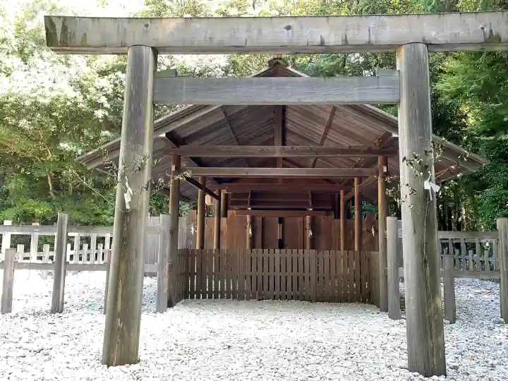 倭姫宮(皇大神宮別宮)の{uncategorized: "未分類", other: "その他", undefined: "問題あり", building: "その他建物", grave: "お墓", sacred_gate: "鳥居", guardian: "狛犬", statue: "像", buddha: "仏像", history: "歴史", nature: "自然", garden: "庭園", animal: "動物", pagoda: "塔", temizu: "手水舎", mountain_gate: "山門・神門", sanctuary: "本殿・本堂", subordinate: "末社・摂社", art: "芸術", scenery: "景色", jizo: "地蔵", ema: "絵馬", goshuin: "御朱印", omikuji: "おみくじ", items: "授与品その他", amulet: "お守り", goshuincho: "御朱印帳", eats: "食事", festival: "お祭り", votive_dance: "神楽", shichigosan: "七五三参", wedding: "結婚式", experience: "体験その他", initially: "初詣", around: "周辺", anti_infection: "感染症対策"}