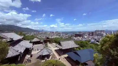 園城寺（三井寺）の{uncategorized: "未分類", other: "その他", undefined: "問題あり", building: "その他建物", grave: "お墓", sacred_gate: "鳥居", guardian: "狛犬", statue: "像", buddha: "仏像", history: "歴史", nature: "自然", garden: "庭園", animal: "動物", pagoda: "塔", temizu: "手水舎", mountain_gate: "山門・神門", sanctuary: "本殿・本堂", subordinate: "末社・摂社", art: "芸術", scenery: "景色", jizo: "地蔵", ema: "絵馬", goshuin: "御朱印", omikuji: "おみくじ", items: "授与品その他", amulet: "お守り", goshuincho: "御朱印帳", eats: "食事", festival: "お祭り", votive_dance: "神楽", shichigosan: "七五三参", wedding: "結婚式", experience: "体験その他", initially: "初詣", around: "周辺", anti_infection: "感染症対策"}