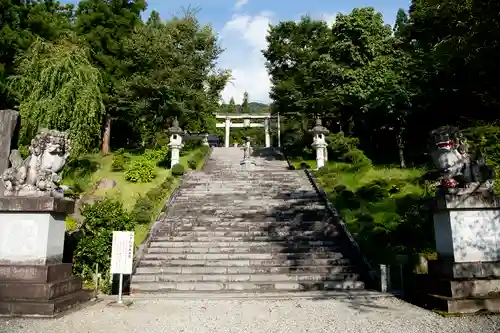 八海山尊神社の建物その他