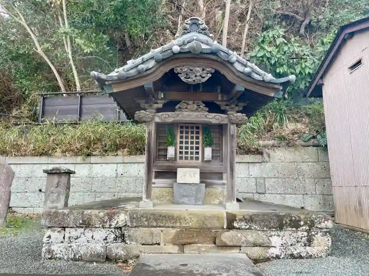 大黒堂(名越大黒堂)の{uncategorized: "未分類", other: "その他", undefined: "問題あり", building: "その他建物", grave: "お墓", sacred_gate: "鳥居", guardian: "狛犬", statue: "像", buddha: "仏像", history: "歴史", nature: "自然", garden: "庭園", animal: "動物", pagoda: "塔", temizu: "手水舎", mountain_gate: "山門・神門", sanctuary: "本殿・本堂", subordinate: "末社・摂社", art: "芸術", scenery: "景色", jizo: "地蔵", ema: "絵馬", goshuin: "御朱印", omikuji: "おみくじ", items: "授与品その他", amulet: "お守り", goshuincho: "御朱印帳", eats: "食事", festival: "お祭り", votive_dance: "神楽", shichigosan: "七五三参", wedding: "結婚式", experience: "体験その他", initially: "初詣", around: "周辺", anti_infection: "感染症対策"}