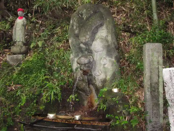 磯山弁財天の手水舎