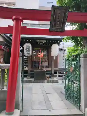 三光稲荷神社の{uncategorized: "未分類", other: "その他", undefined: "問題あり", building: "その他建物", grave: "お墓", sacred_gate: "鳥居", guardian: "狛犬", statue: "像", buddha: "仏像", history: "歴史", nature: "自然", garden: "庭園", animal: "動物", pagoda: "塔", temizu: "手水舎", mountain_gate: "山門・神門", sanctuary: "本殿・本堂", subordinate: "末社・摂社", art: "芸術", scenery: "景色", jizo: "地蔵", ema: "絵馬", goshuin: "御朱印", omikuji: "おみくじ", items: "授与品その他", amulet: "お守り", goshuincho: "御朱印帳", eats: "食事", festival: "お祭り", votive_dance: "神楽", shichigosan: "七五三参", wedding: "結婚式", experience: "体験その他", initially: "初詣", around: "周辺", anti_infection: "感染症対策"}