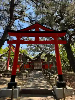 高山稲荷神社の{uncategorized: "未分類", other: "その他", undefined: "問題あり", building: "その他建物", grave: "お墓", sacred_gate: "鳥居", guardian: "狛犬", statue: "像", buddha: "仏像", history: "歴史", nature: "自然", garden: "庭園", animal: "動物", pagoda: "塔", temizu: "手水舎", mountain_gate: "山門・神門", sanctuary: "本殿・本堂", subordinate: "末社・摂社", art: "芸術", scenery: "景色", jizo: "地蔵", ema: "絵馬", goshuin: "御朱印", omikuji: "おみくじ", items: "授与品その他", amulet: "お守り", goshuincho: "御朱印帳", eats: "食事", festival: "お祭り", votive_dance: "神楽", shichigosan: "七五三参", wedding: "結婚式", experience: "体験その他", initially: "初詣", around: "周辺", anti_infection: "感染症対策"}