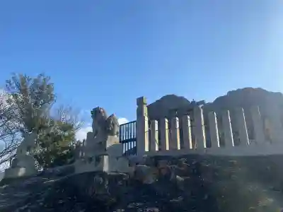 高岳神社の{uncategorized: "未分類", other: "その他", undefined: "問題あり", building: "その他建物", grave: "お墓", sacred_gate: "鳥居", guardian: "狛犬", statue: "像", buddha: "仏像", history: "歴史", nature: "自然", garden: "庭園", animal: "動物", pagoda: "塔", temizu: "手水舎", mountain_gate: "山門・神門", sanctuary: "本殿・本堂", subordinate: "末社・摂社", art: "芸術", scenery: "景色", jizo: "地蔵", ema: "絵馬", goshuin: "御朱印", omikuji: "おみくじ", items: "授与品その他", amulet: "お守り", goshuincho: "御朱印帳", eats: "食事", festival: "お祭り", votive_dance: "神楽", shichigosan: "七五三参", wedding: "結婚式", experience: "体験その他", initially: "初詣", around: "周辺", anti_infection: "感染症対策"}
