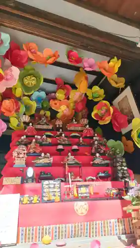 五所駒瀧神社の{uncategorized: "未分類", other: "その他", undefined: "問題あり", building: "その他建物", grave: "お墓", sacred_gate: "鳥居", guardian: "狛犬", statue: "像", buddha: "仏像", history: "歴史", nature: "自然", garden: "庭園", animal: "動物", pagoda: "塔", temizu: "手水舎", mountain_gate: "山門・神門", sanctuary: "本殿・本堂", subordinate: "末社・摂社", art: "芸術", scenery: "景色", jizo: "地蔵", ema: "絵馬", goshuin: "御朱印", omikuji: "おみくじ", items: "授与品その他", amulet: "お守り", goshuincho: "御朱印帳", eats: "食事", festival: "お祭り", votive_dance: "神楽", shichigosan: "七五三参", wedding: "結婚式", experience: "体験その他", initially: "初詣", around: "周辺", anti_infection: "感染症対策"}