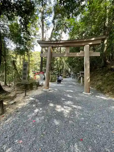 狭井坐大神荒魂神社(狭井神社)の鳥居