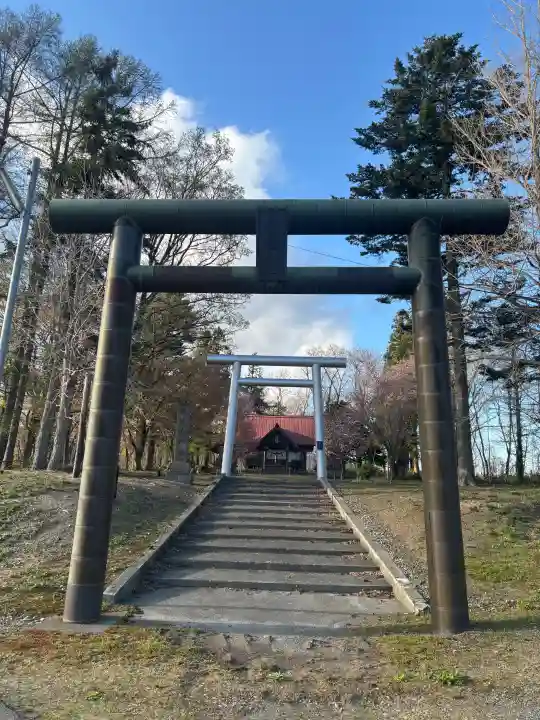 札比内神社の{uncategorized: "未分類", other: "その他", undefined: "問題あり", building: "その他建物", grave: "お墓", sacred_gate: "鳥居", guardian: "狛犬", statue: "像", buddha: "仏像", history: "歴史", nature: "自然", garden: "庭園", animal: "動物", pagoda: "塔", temizu: "手水舎", mountain_gate: "山門・神門", sanctuary: "本殿・本堂", subordinate: "末社・摂社", art: "芸術", scenery: "景色", jizo: "地蔵", ema: "絵馬", goshuin: "御朱印", omikuji: "おみくじ", items: "授与品その他", amulet: "お守り", goshuincho: "御朱印帳", eats: "食事", festival: "お祭り", votive_dance: "神楽", shichigosan: "七五三参", wedding: "結婚式", experience: "体験その他", initially: "初詣", around: "周辺", anti_infection: "感染症対策"}