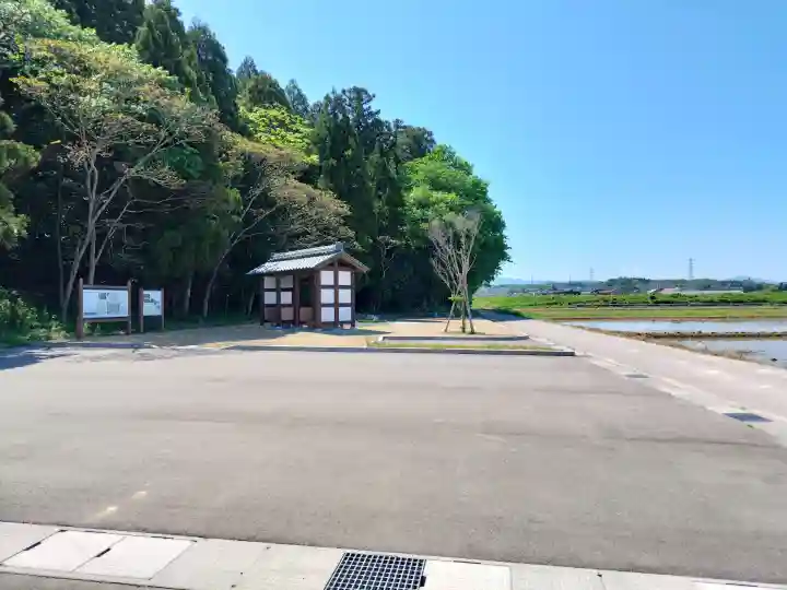 石部神社の{uncategorized: "未分類", other: "その他", undefined: "問題あり", building: "その他建物", grave: "お墓", sacred_gate: "鳥居", guardian: "狛犬", statue: "像", buddha: "仏像", history: "歴史", nature: "自然", garden: "庭園", animal: "動物", pagoda: "塔", temizu: "手水舎", mountain_gate: "山門・神門", sanctuary: "本殿・本堂", subordinate: "末社・摂社", art: "芸術", scenery: "景色", jizo: "地蔵", ema: "絵馬", goshuin: "御朱印", omikuji: "おみくじ", items: "授与品その他", amulet: "お守り", goshuincho: "御朱印帳", eats: "食事", festival: "お祭り", votive_dance: "神楽", shichigosan: "七五三参", wedding: "結婚式", experience: "体験その他", initially: "初詣", around: "周辺", anti_infection: "感染症対策"}