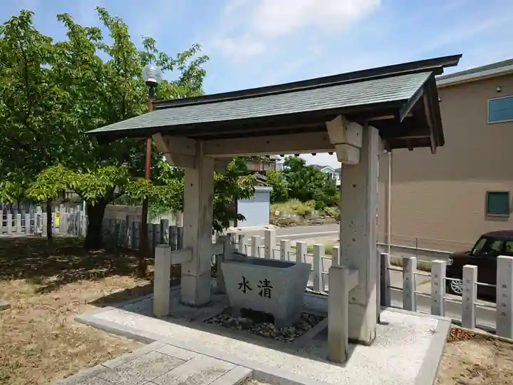 神明社の手水舎
