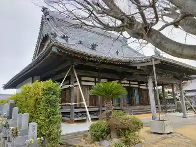 長因寺の本殿・本堂
