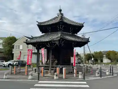 六角堂の{uncategorized: "未分類", other: "その他", undefined: "問題あり", building: "その他建物", grave: "お墓", sacred_gate: "鳥居", guardian: "狛犬", statue: "像", buddha: "仏像", history: "歴史", nature: "自然", garden: "庭園", animal: "動物", pagoda: "塔", temizu: "手水舎", mountain_gate: "山門・神門", sanctuary: "本殿・本堂", subordinate: "末社・摂社", art: "芸術", scenery: "景色", jizo: "地蔵", ema: "絵馬", goshuin: "御朱印", omikuji: "おみくじ", items: "授与品その他", amulet: "お守り", goshuincho: "御朱印帳", eats: "食事", festival: "お祭り", votive_dance: "神楽", shichigosan: "七五三参", wedding: "結婚式", experience: "体験その他", initially: "初詣", around: "周辺", anti_infection: "感染症対策"}