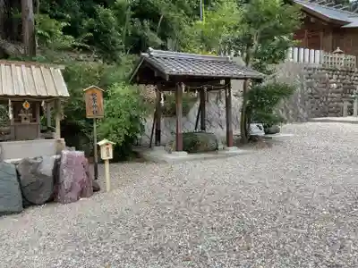 八事神社の手水舎