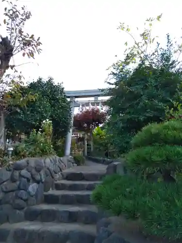 横浜御嶽神社の鳥居