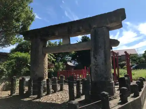 鳥居稲荷神社の鳥居