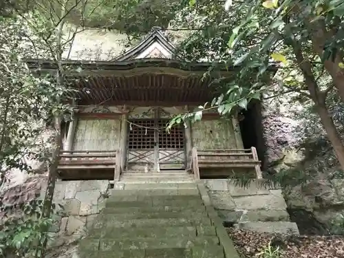 六所神社の本殿