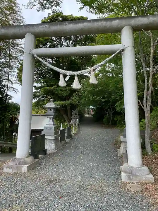 佐波波地祇神社の{uncategorized: "未分類", other: "その他", undefined: "問題あり", building: "その他建物", grave: "お墓", sacred_gate: "鳥居", guardian: "狛犬", statue: "像", buddha: "仏像", history: "歴史", nature: "自然", garden: "庭園", animal: "動物", pagoda: "塔", temizu: "手水舎", mountain_gate: "山門・神門", sanctuary: "本殿・本堂", subordinate: "末社・摂社", art: "芸術", scenery: "景色", jizo: "地蔵", ema: "絵馬", goshuin: "御朱印", omikuji: "おみくじ", items: "授与品その他", amulet: "お守り", goshuincho: "御朱印帳", eats: "食事", festival: "お祭り", votive_dance: "神楽", shichigosan: "七五三参", wedding: "結婚式", experience: "体験その他", initially: "初詣", around: "周辺", anti_infection: "感染症対策"}