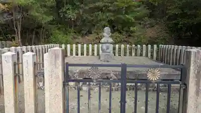 後深草天皇皇子　性仁親王墓・文覚上人墓(京都府)