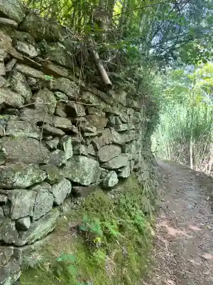 自凝神社の{uncategorized: "未分類", other: "その他", undefined: "問題あり", building: "その他建物", grave: "お墓", sacred_gate: "鳥居", guardian: "狛犬", statue: "像", buddha: "仏像", history: "歴史", nature: "自然", garden: "庭園", animal: "動物", pagoda: "塔", temizu: "手水舎", mountain_gate: "山門・神門", sanctuary: "本殿・本堂", subordinate: "末社・摂社", art: "芸術", scenery: "景色", jizo: "地蔵", ema: "絵馬", goshuin: "御朱印", omikuji: "おみくじ", items: "授与品その他", amulet: "お守り", goshuincho: "御朱印帳", eats: "食事", festival: "お祭り", votive_dance: "神楽", shichigosan: "七五三参", wedding: "結婚式", experience: "体験その他", initially: "初詣", around: "周辺", anti_infection: "感染症対策"}