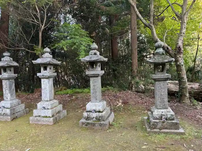 許世都比古命神社の建物その他