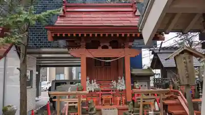 共栄稲荷神社の末社・摂社