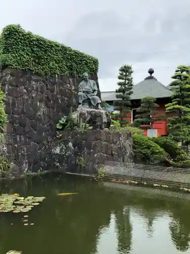 梅蔭寺の像