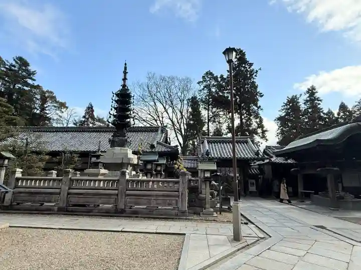 宝山寺の{uncategorized: "未分類", other: "その他", undefined: "問題あり", building: "その他建物", grave: "お墓", sacred_gate: "鳥居", guardian: "狛犬", statue: "像", buddha: "仏像", history: "歴史", nature: "自然", garden: "庭園", animal: "動物", pagoda: "塔", temizu: "手水舎", mountain_gate: "山門・神門", sanctuary: "本殿・本堂", subordinate: "末社・摂社", art: "芸術", scenery: "景色", jizo: "地蔵", ema: "絵馬", goshuin: "御朱印", omikuji: "おみくじ", items: "授与品その他", amulet: "お守り", goshuincho: "御朱印帳", eats: "食事", festival: "お祭り", votive_dance: "神楽", shichigosan: "七五三参", wedding: "結婚式", experience: "体験その他", initially: "初詣", around: "周辺", anti_infection: "感染症対策"}