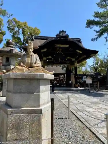 豊国神社の像