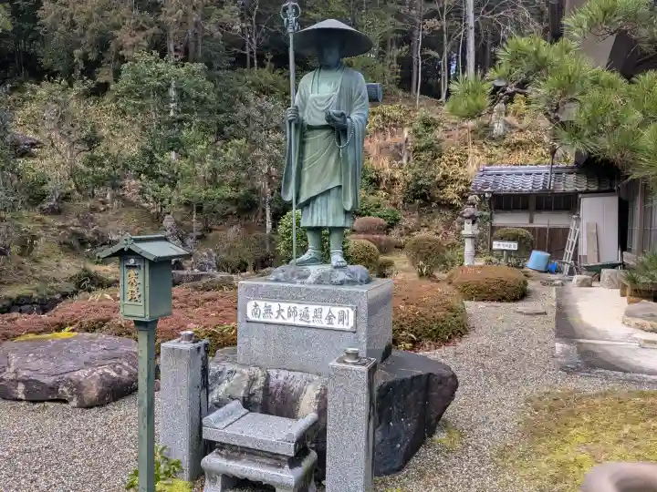 大光寺の{uncategorized: "未分類", other: "その他", undefined: "問題あり", building: "その他建物", grave: "お墓", sacred_gate: "鳥居", guardian: "狛犬", statue: "像", buddha: "仏像", history: "歴史", nature: "自然", garden: "庭園", animal: "動物", pagoda: "塔", temizu: "手水舎", mountain_gate: "山門・神門", sanctuary: "本殿・本堂", subordinate: "末社・摂社", art: "芸術", scenery: "景色", jizo: "地蔵", ema: "絵馬", goshuin: "御朱印", omikuji: "おみくじ", items: "授与品その他", amulet: "お守り", goshuincho: "御朱印帳", eats: "食事", festival: "お祭り", votive_dance: "神楽", shichigosan: "七五三参", wedding: "結婚式", experience: "体験その他", initially: "初詣", around: "周辺", anti_infection: "感染症対策"}