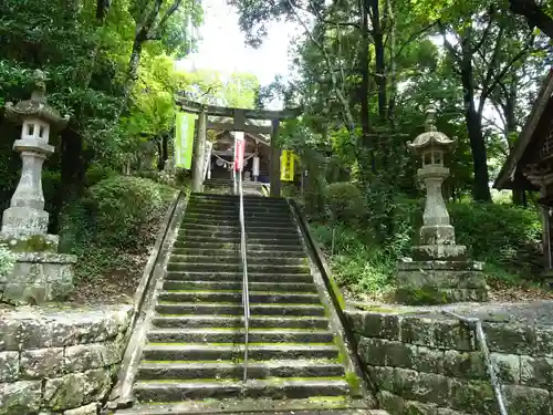 岡留熊野座神社の鳥居