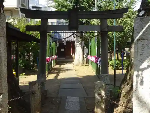 出世稲荷神社の鳥居