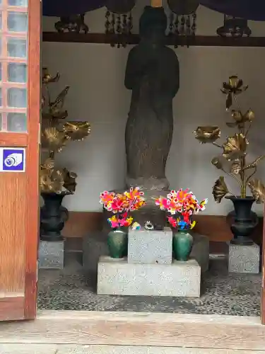 増上寺の{uncategorized: "未分類", other: "その他", undefined: "問題あり", building: "その他建物", grave: "お墓", sacred_gate: "鳥居", guardian: "狛犬", statue: "像", buddha: "仏像", history: "歴史", nature: "自然", garden: "庭園", animal: "動物", pagoda: "塔", temizu: "手水舎", mountain_gate: "山門・神門", sanctuary: "本殿・本堂", subordinate: "末社・摂社", art: "芸術", scenery: "景色", jizo: "地蔵", ema: "絵馬", goshuin: "御朱印", omikuji: "おみくじ", items: "授与品その他", amulet: "お守り", goshuincho: "御朱印帳", eats: "食事", festival: "お祭り", votive_dance: "神楽", shichigosan: "七五三参", wedding: "結婚式", experience: "体験その他", initially: "初詣", around: "周辺", anti_infection: "感染症対策"}