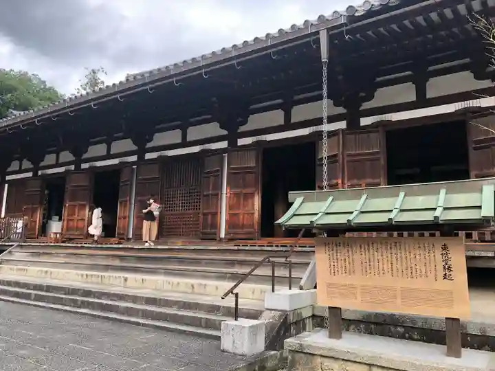 薬師寺の本殿・本堂