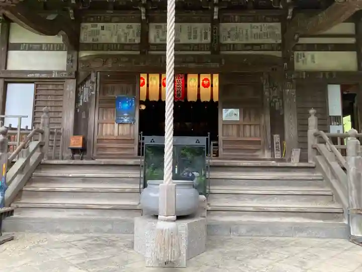 宝戒寺の本殿・本堂
