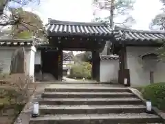 雲龍院の山門