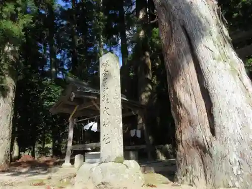 室生龍穴神社の建物その他