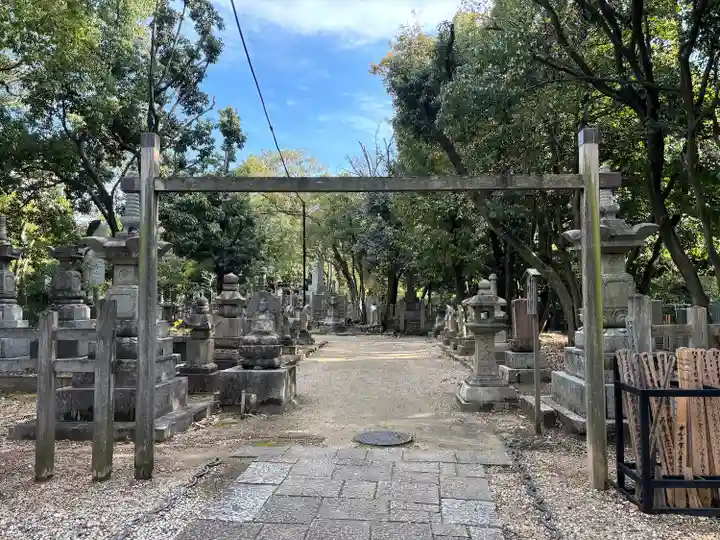 八事山 興正寺の山門・神門
