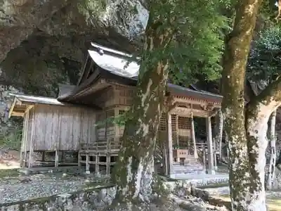 岩屋神社の本殿