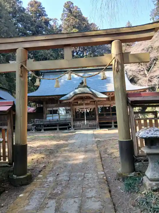 都々古別神社(馬場)の{uncategorized: "未分類", other: "その他", undefined: "問題あり", building: "その他建物", grave: "お墓", sacred_gate: "鳥居", guardian: "狛犬", statue: "像", buddha: "仏像", history: "歴史", nature: "自然", garden: "庭園", animal: "動物", pagoda: "塔", temizu: "手水舎", mountain_gate: "山門・神門", sanctuary: "本殿・本堂", subordinate: "末社・摂社", art: "芸術", scenery: "景色", jizo: "地蔵", ema: "絵馬", goshuin: "御朱印", omikuji: "おみくじ", items: "授与品その他", amulet: "お守り", goshuincho: "御朱印帳", eats: "食事", festival: "お祭り", votive_dance: "神楽", shichigosan: "七五三参", wedding: "結婚式", experience: "体験その他", initially: "初詣", around: "周辺", anti_infection: "感染症対策"}