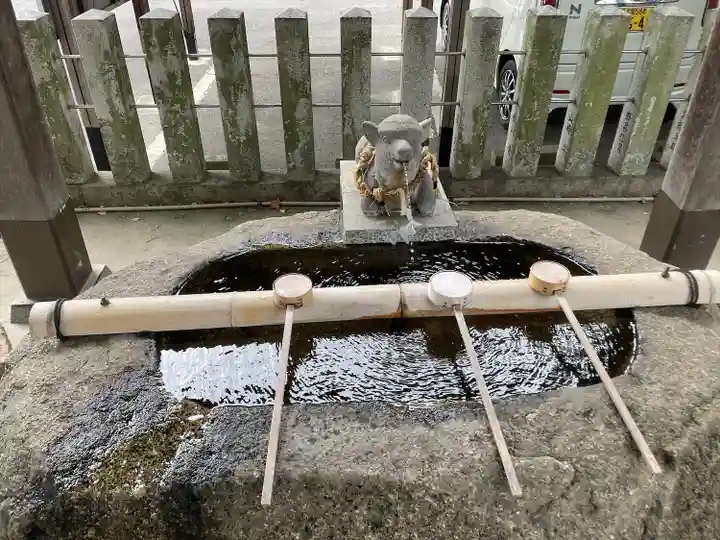 羊神社の手水舎